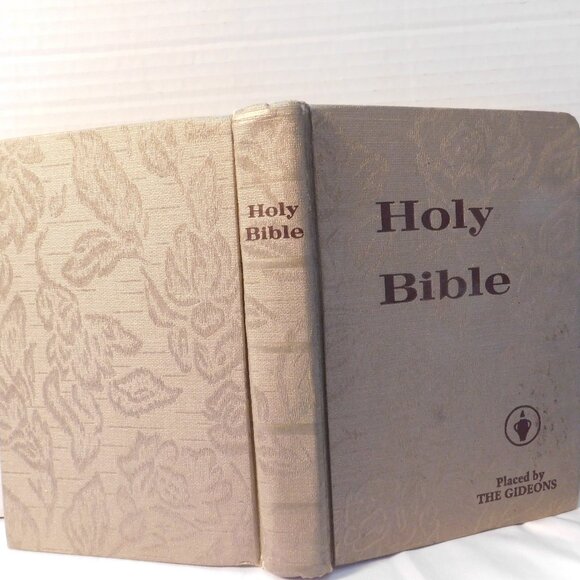 The Holy Bible Old & New Testaments Placed by the Gideons 1982 - Picture 2 of 3